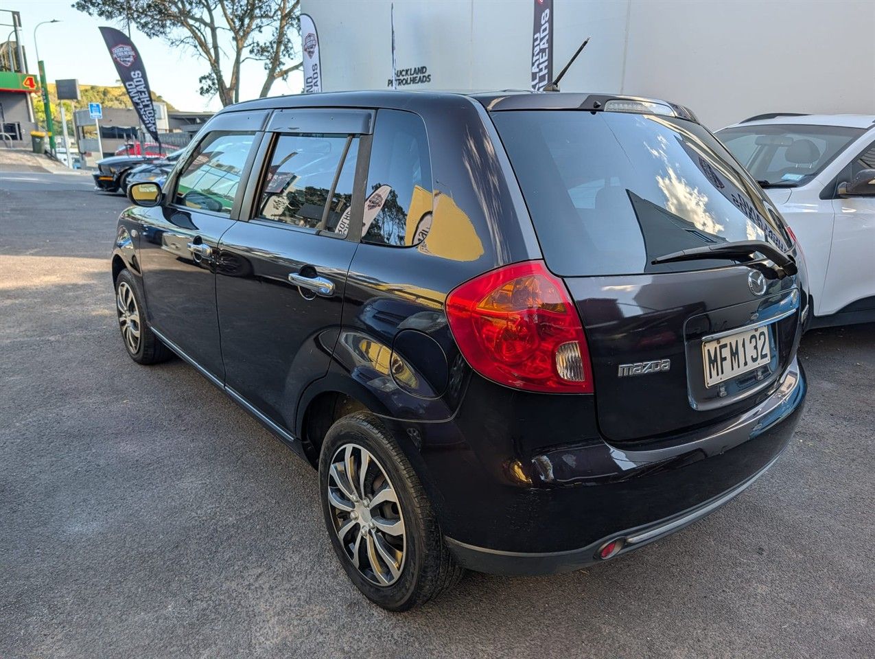 Vehicle image 4