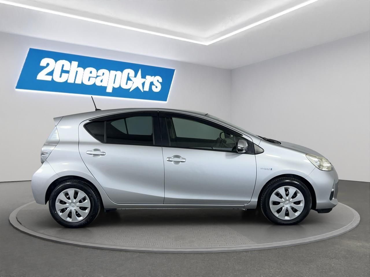 Vehicle image 4
