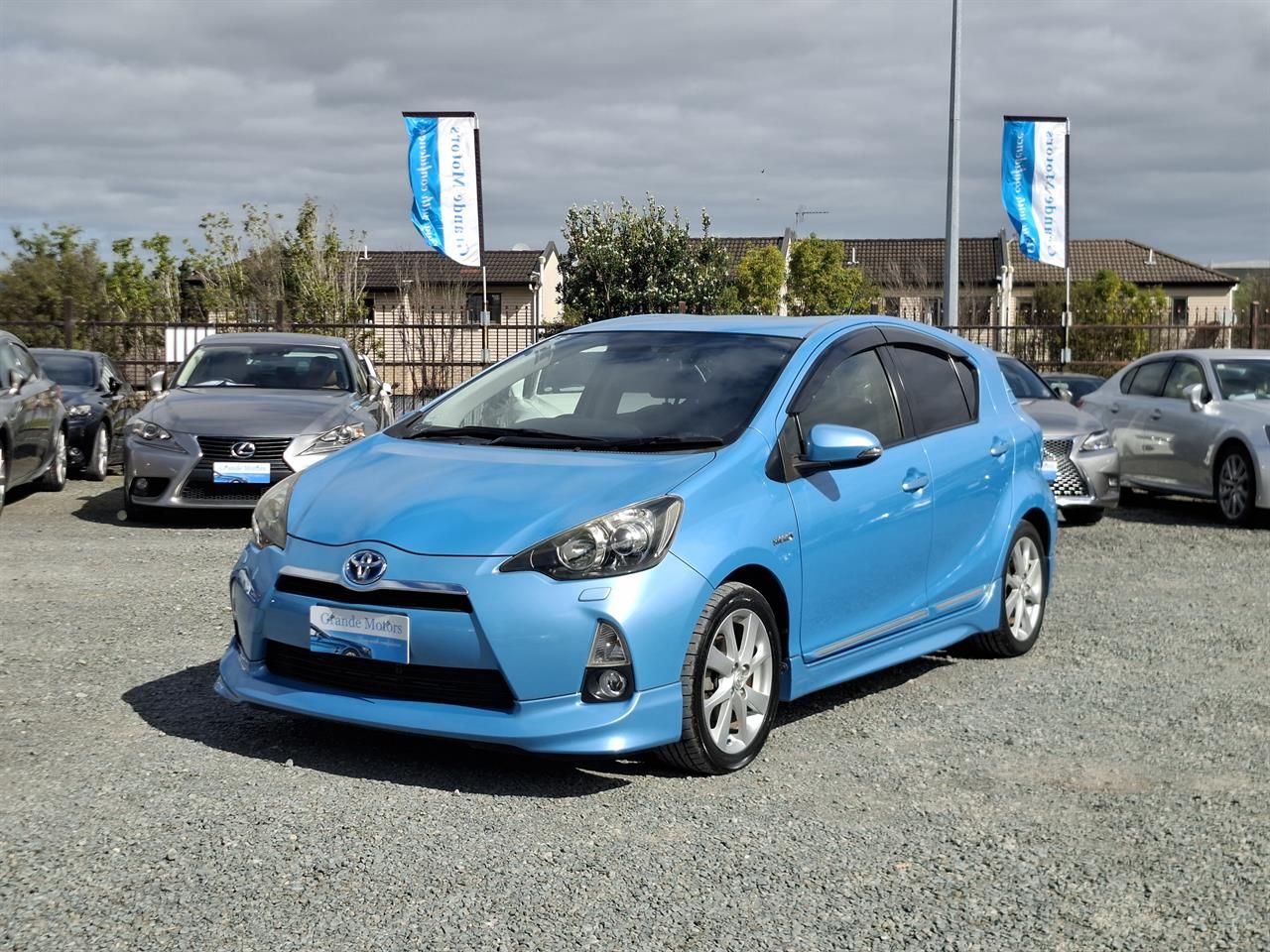 Vehicle image 3