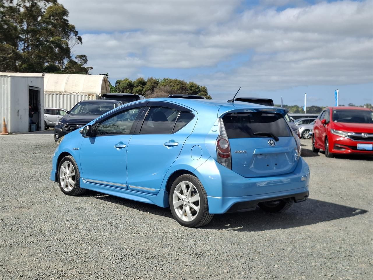 Vehicle image 5