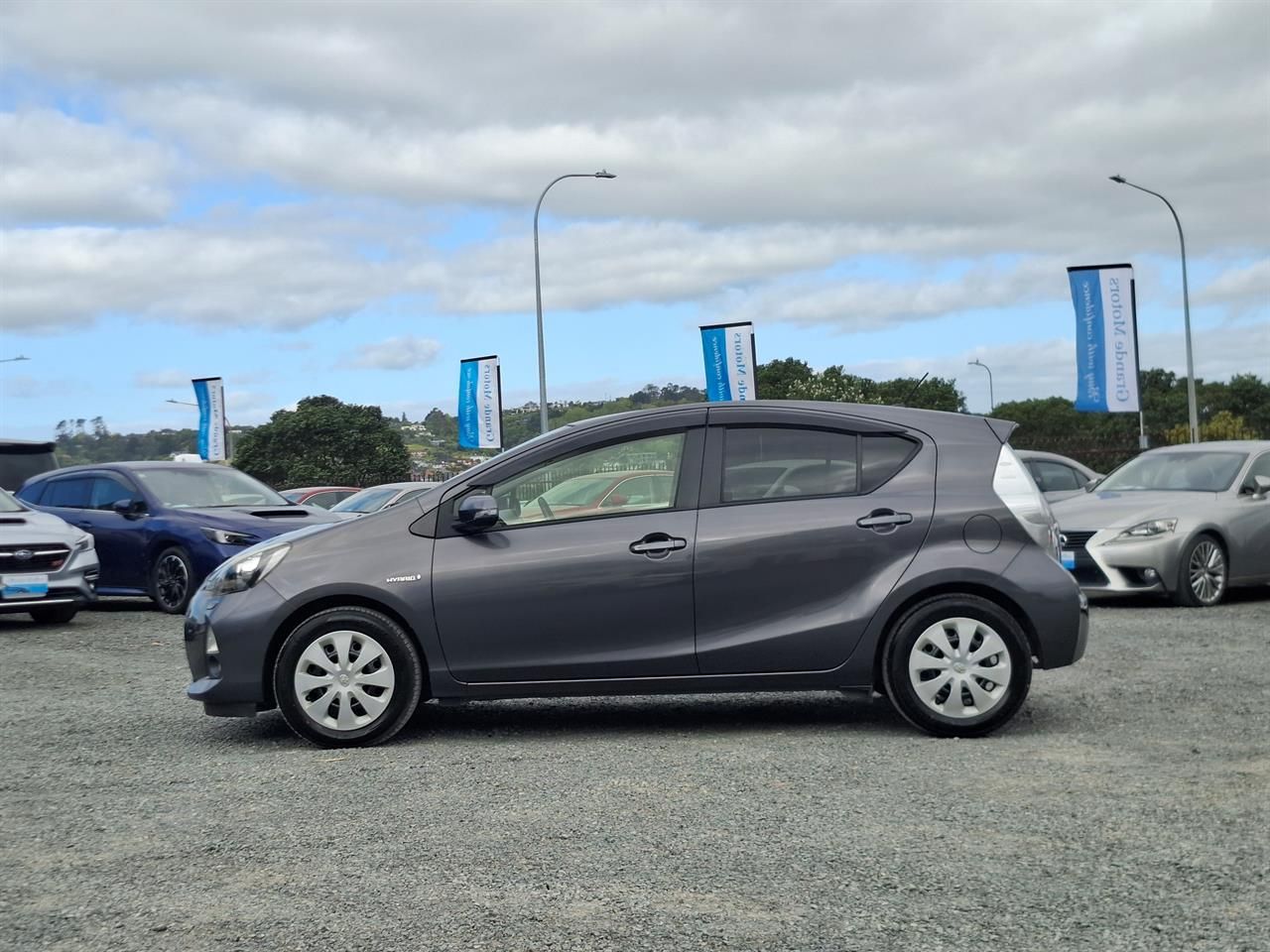Vehicle image 4