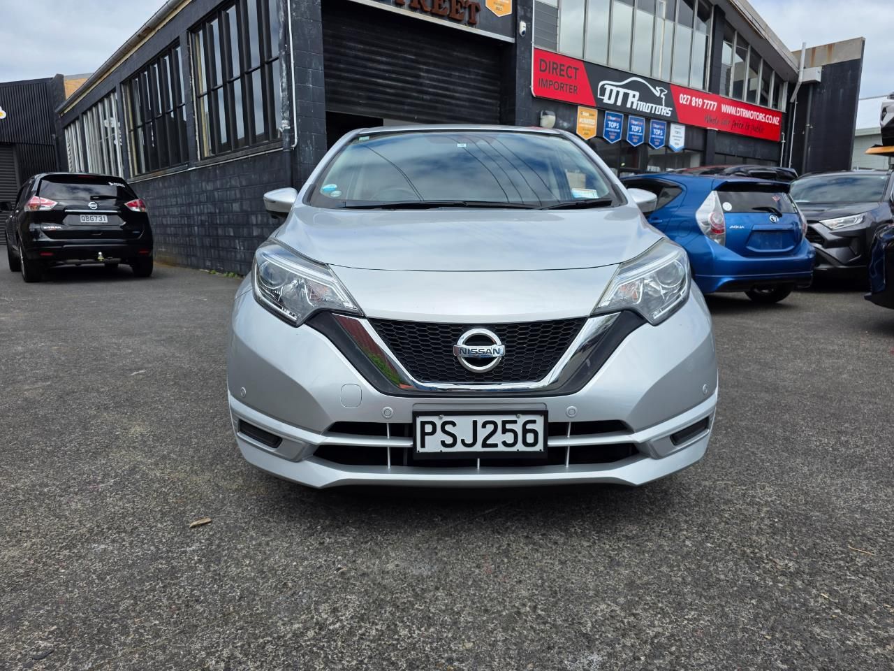 Vehicle image 3
