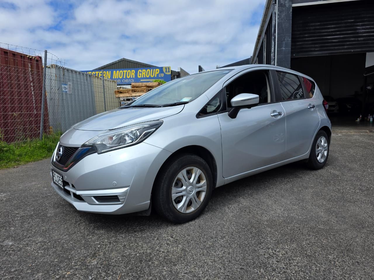 Vehicle image 4