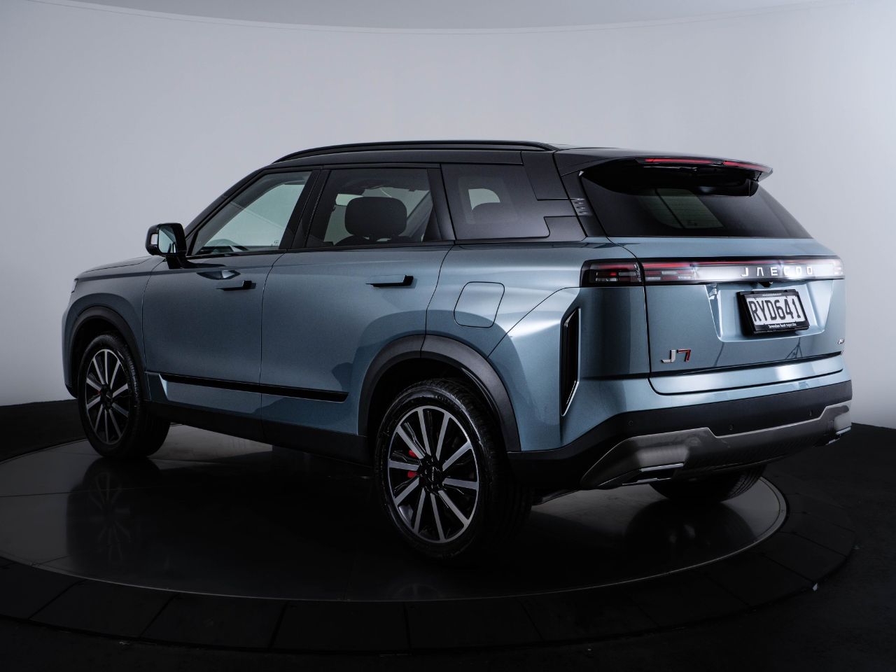 Vehicle image 5