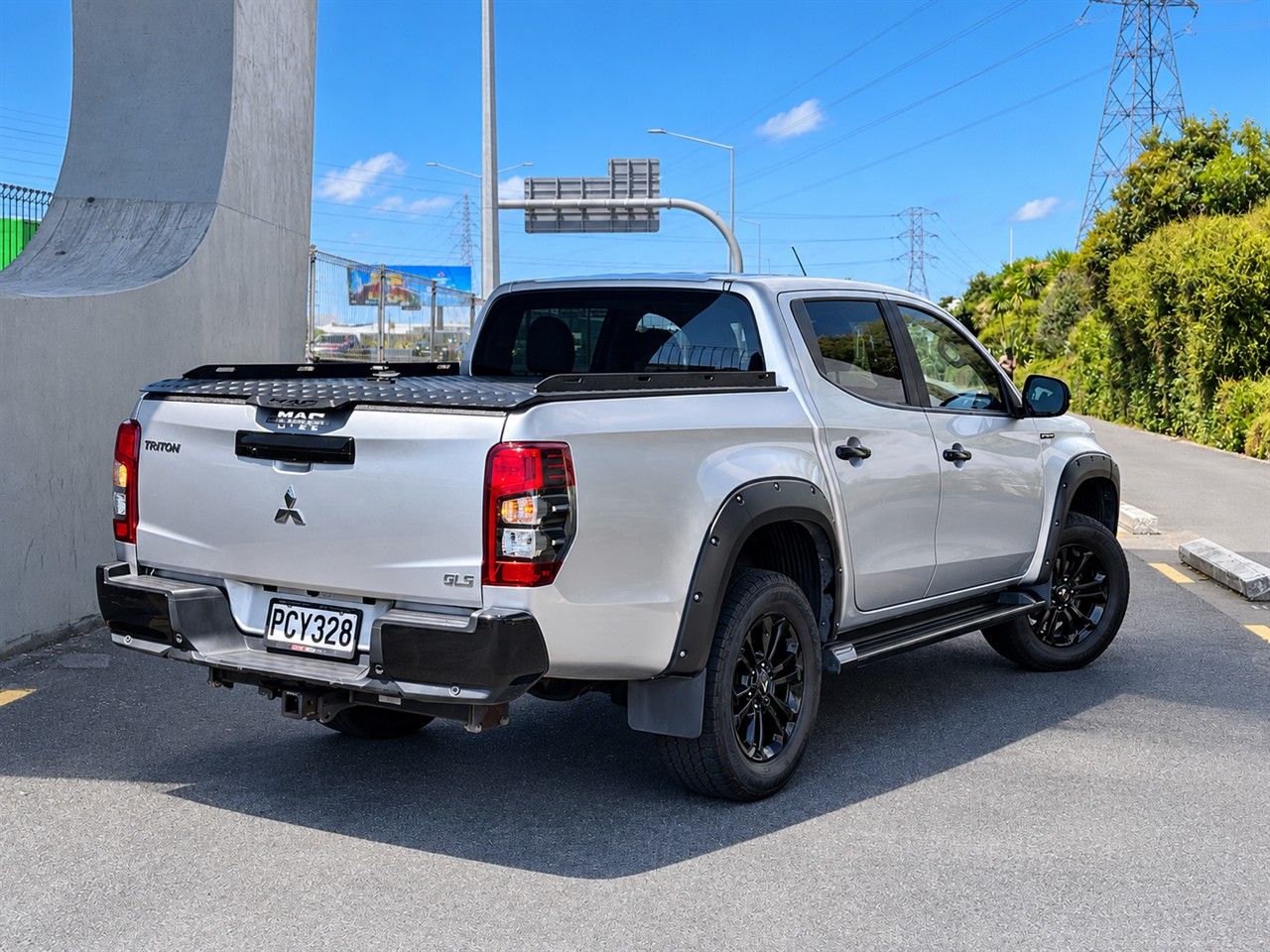 Vehicle image 4