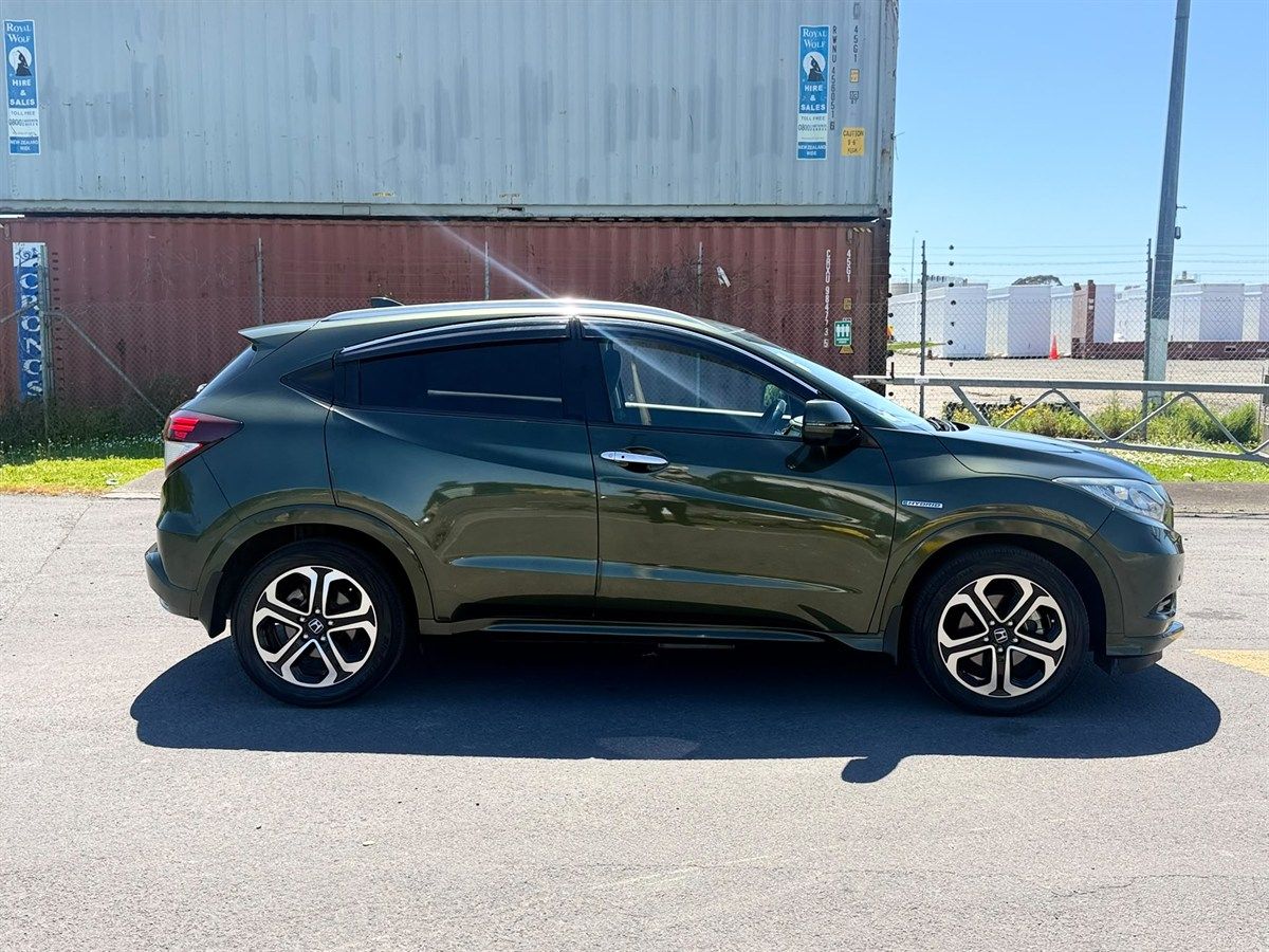 Vehicle image 5
