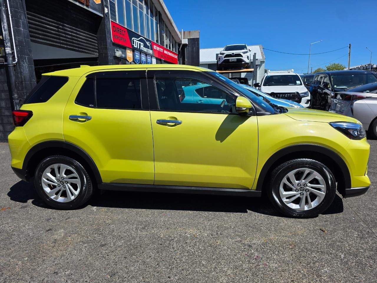 Vehicle image 5