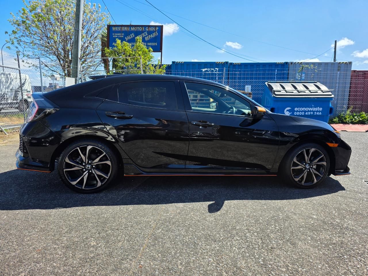 Vehicle image 5