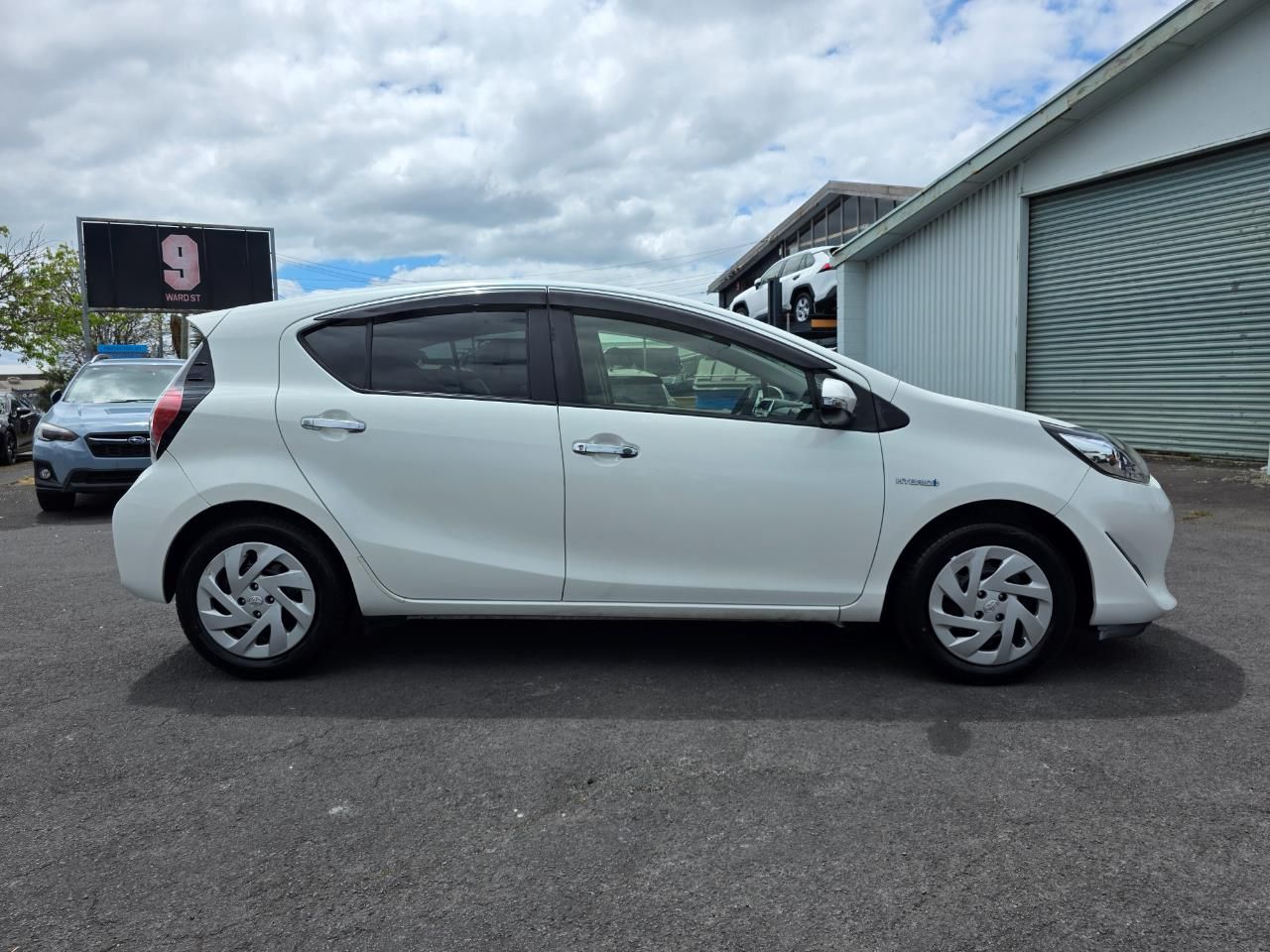 Vehicle image 5