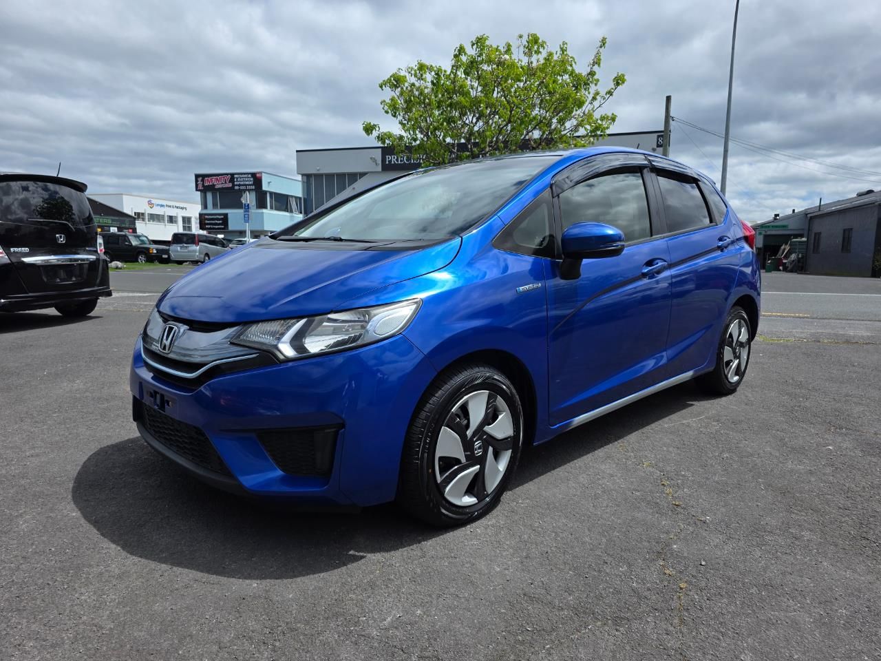 Vehicle image 4