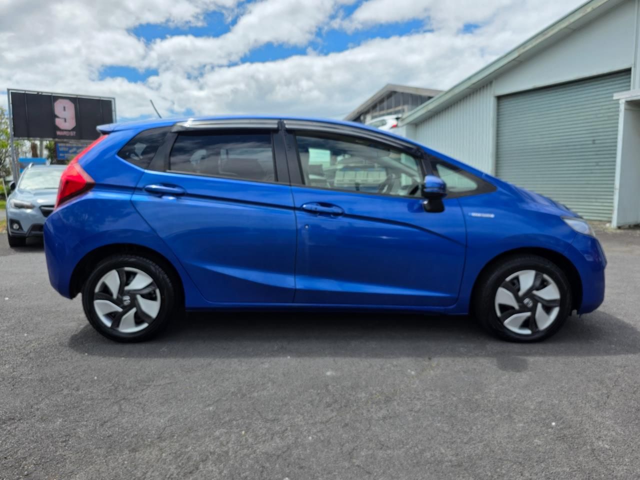 Vehicle image 5