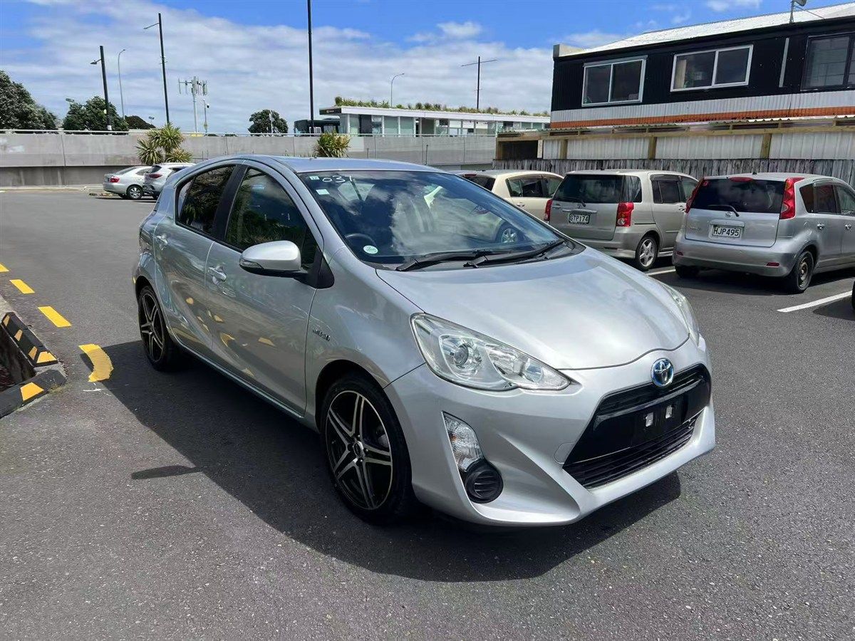 Vehicle image 3