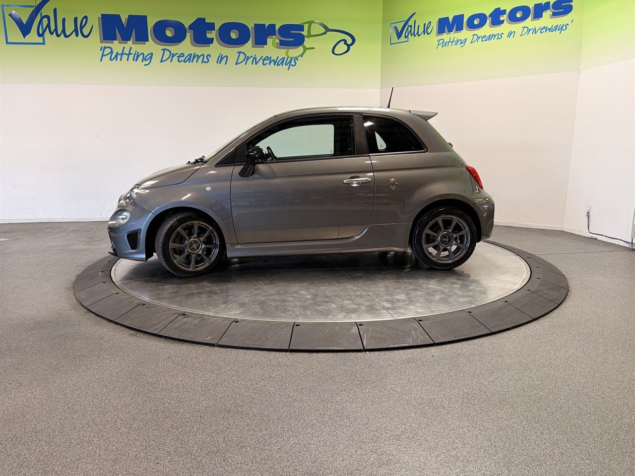 Vehicle image 4