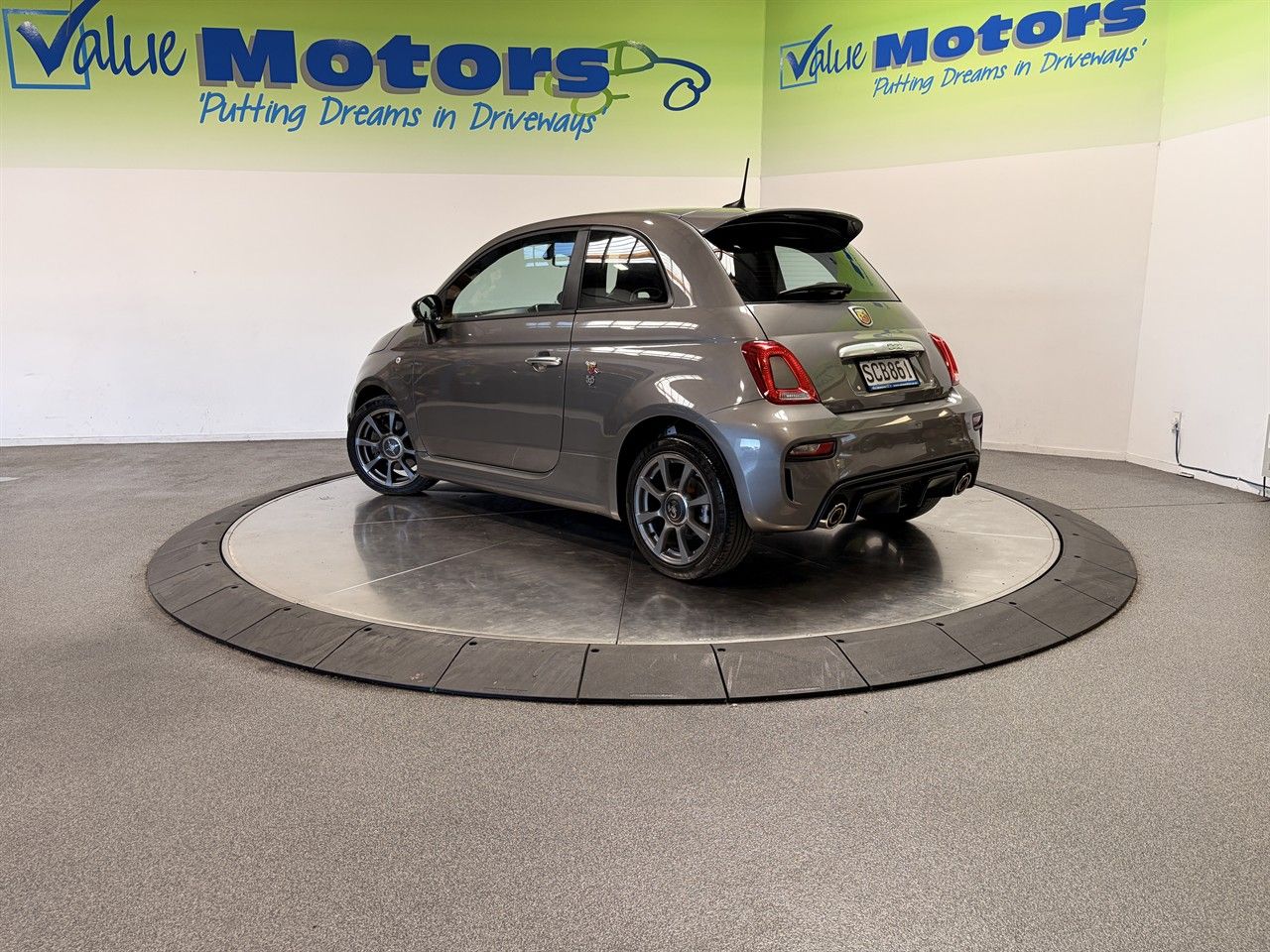 Vehicle image 5