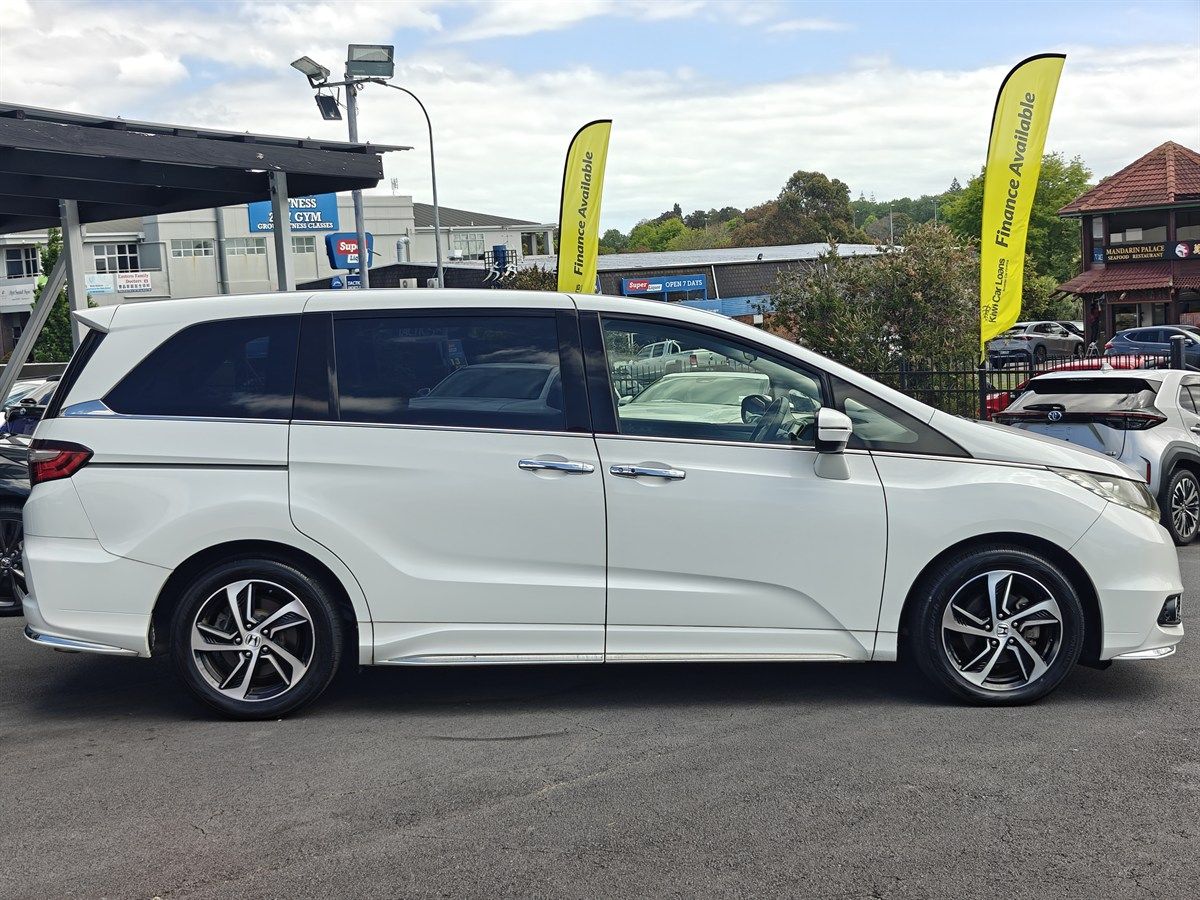 Vehicle image 3