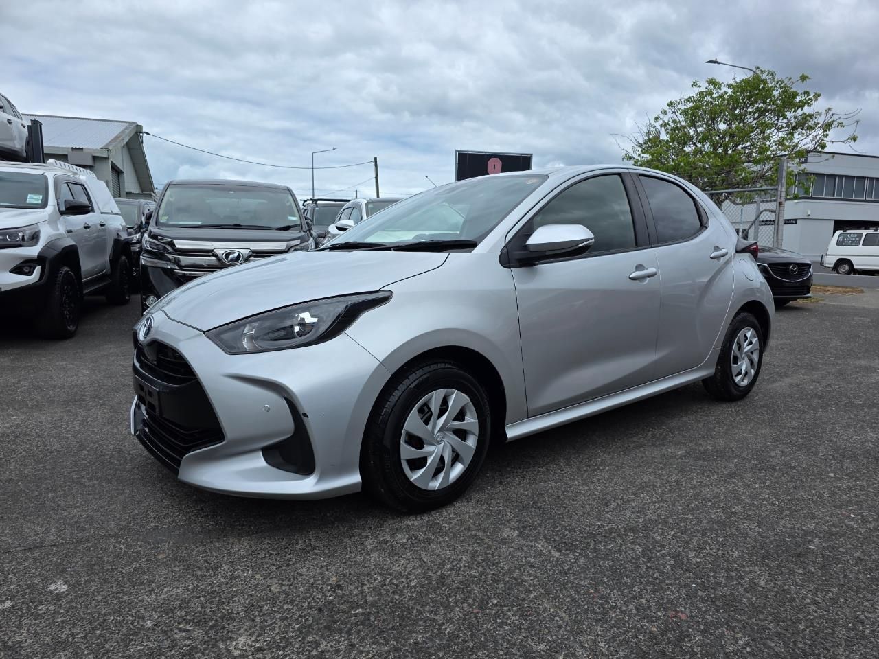 Vehicle image 4