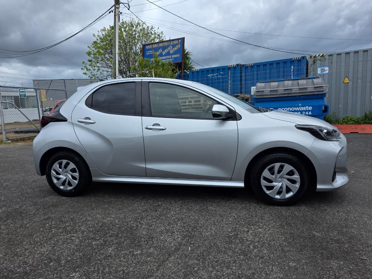 Vehicle image 5