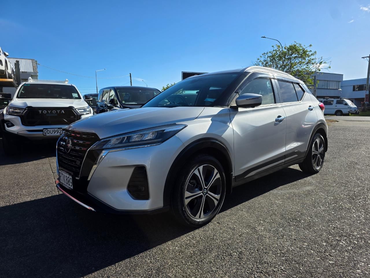 Vehicle image 4