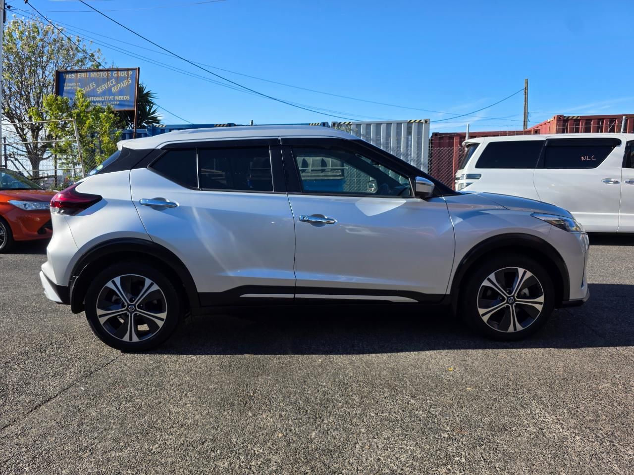 Vehicle image 5