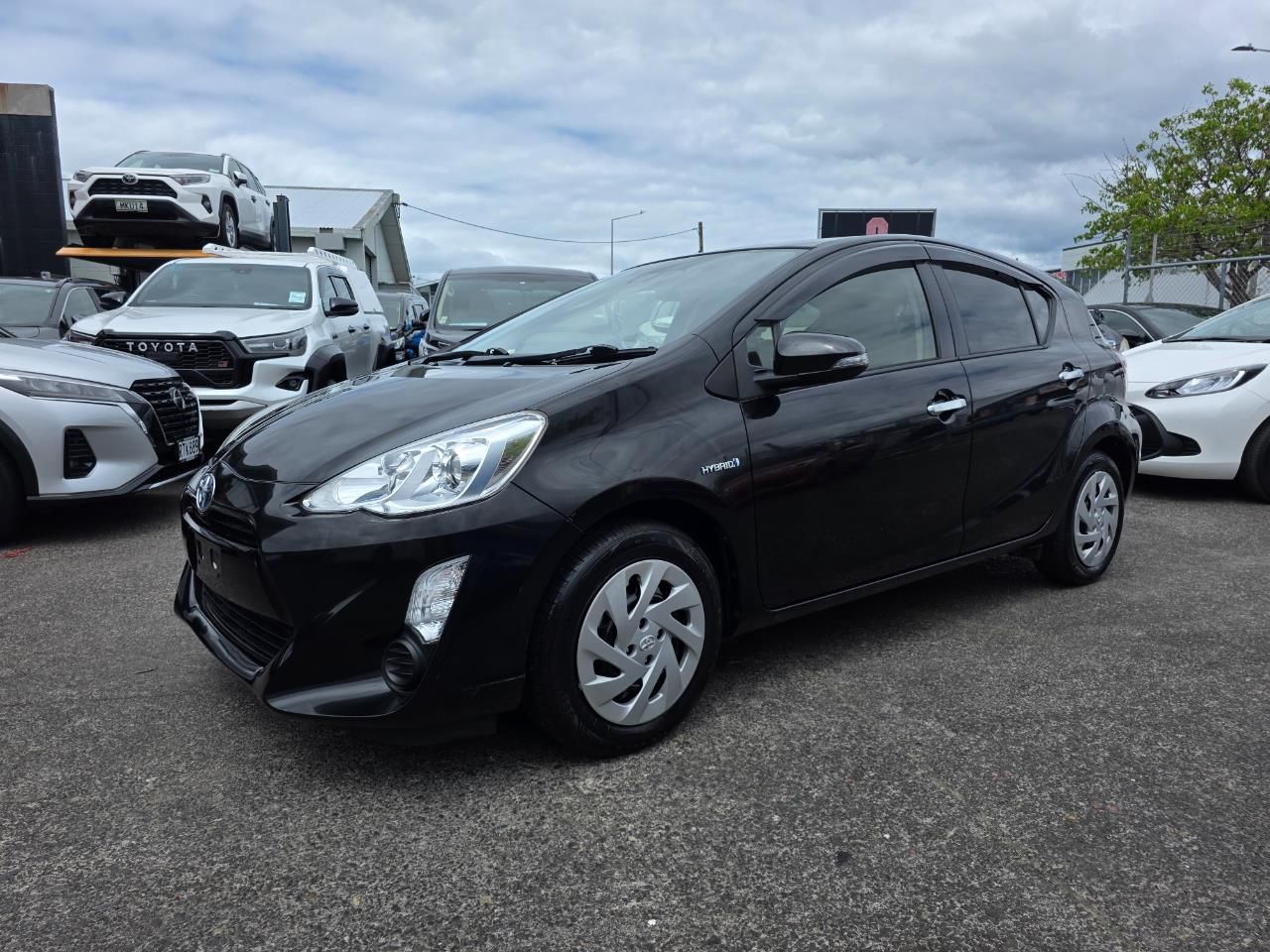 Vehicle image 4