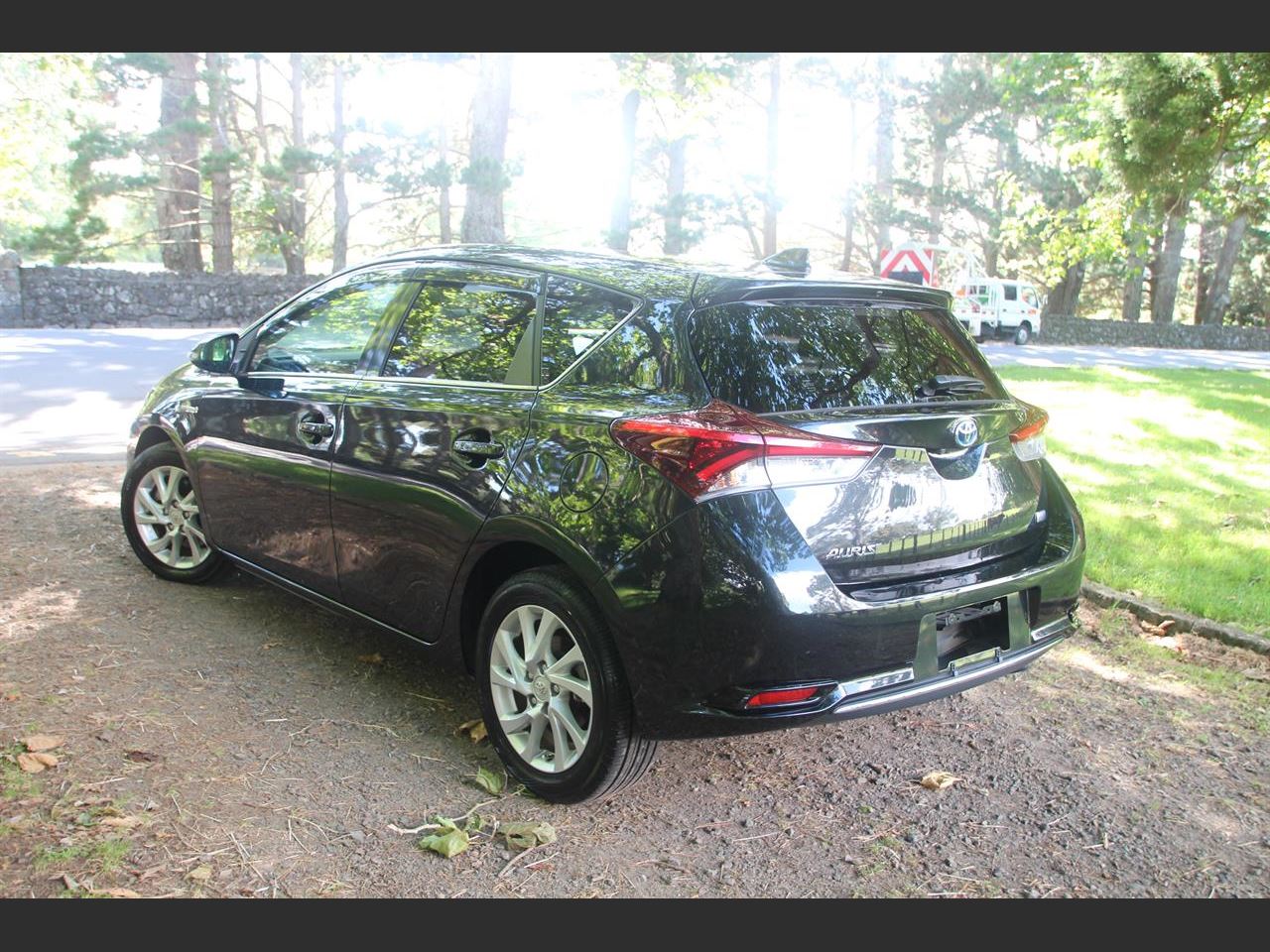 Vehicle image 3