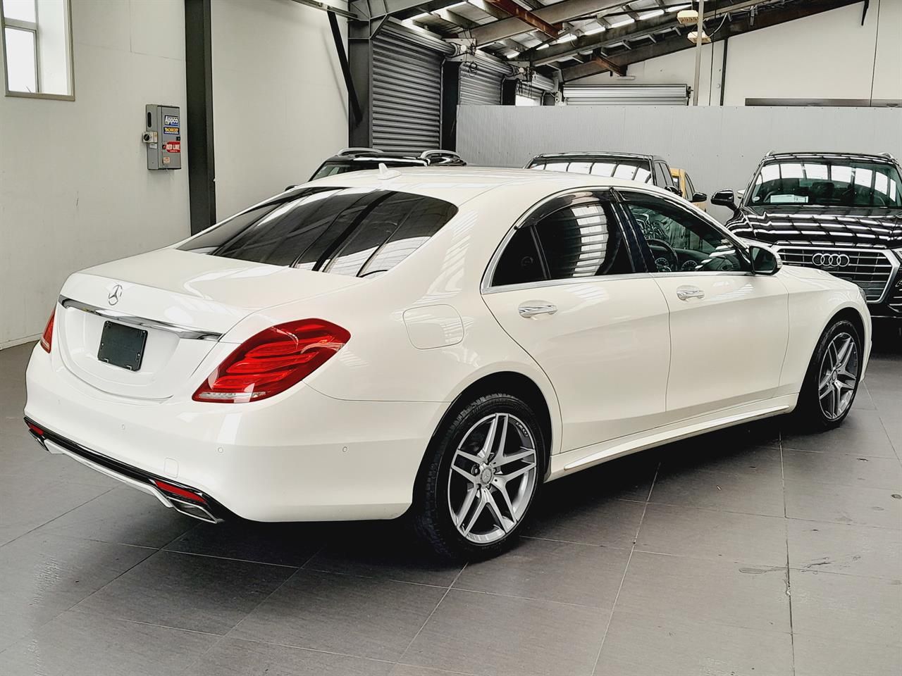 Vehicle image 4