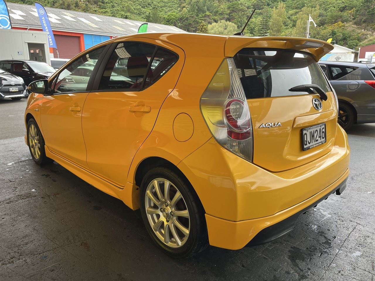 Vehicle image 4