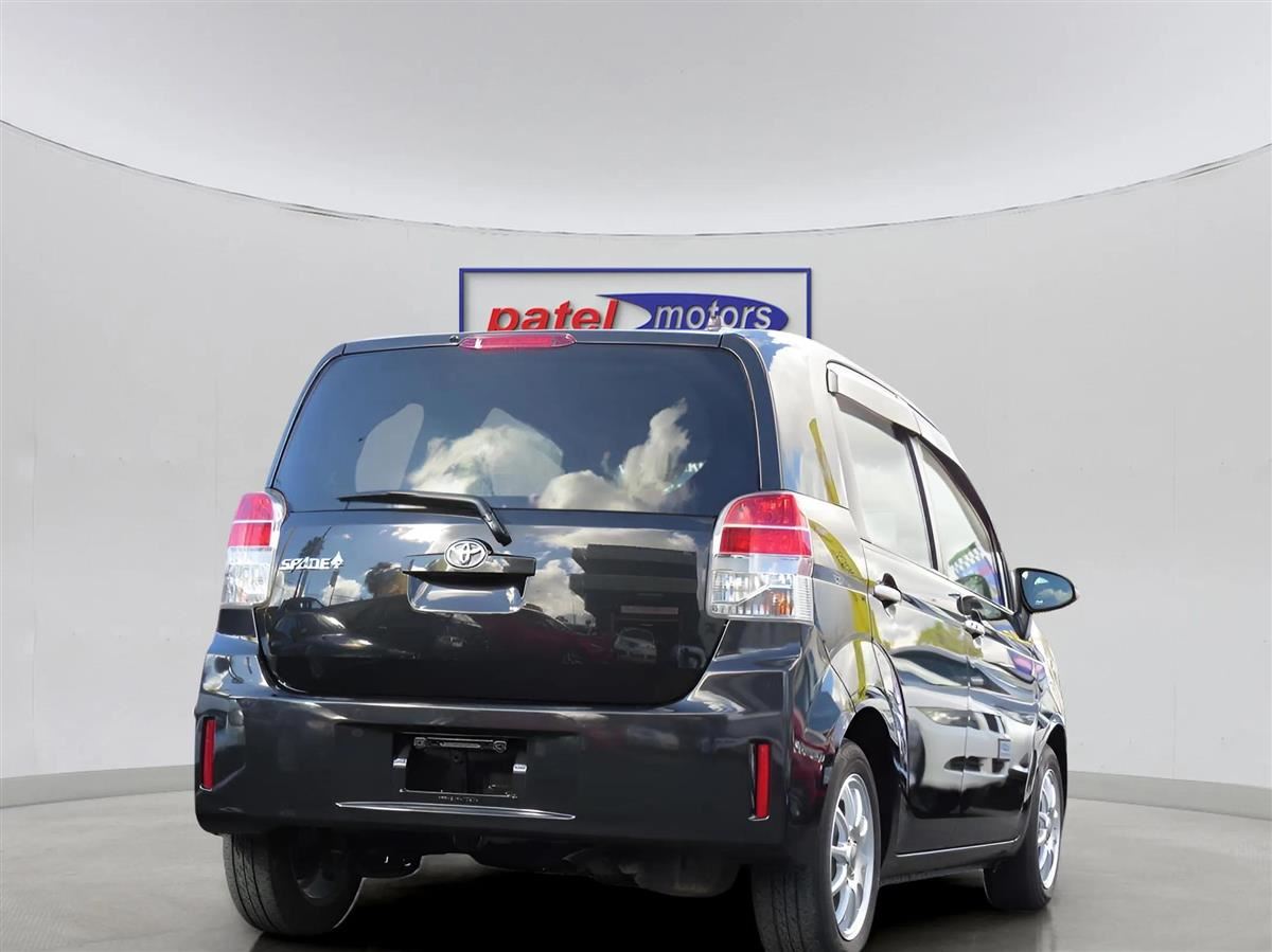 Vehicle image 4