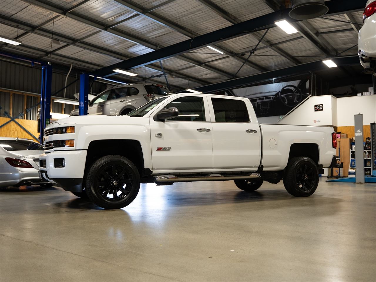 Vehicle image 4