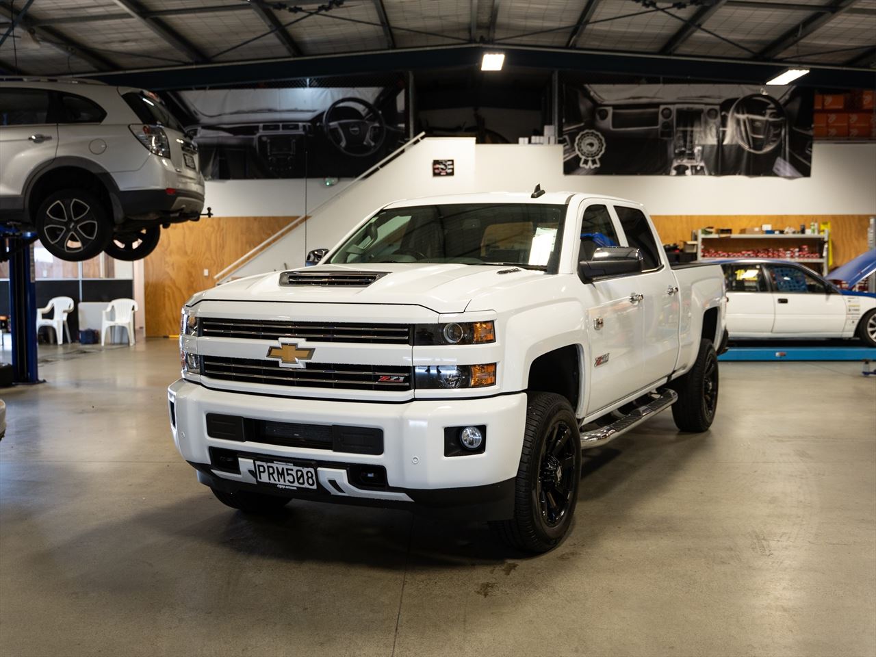 Vehicle image 5