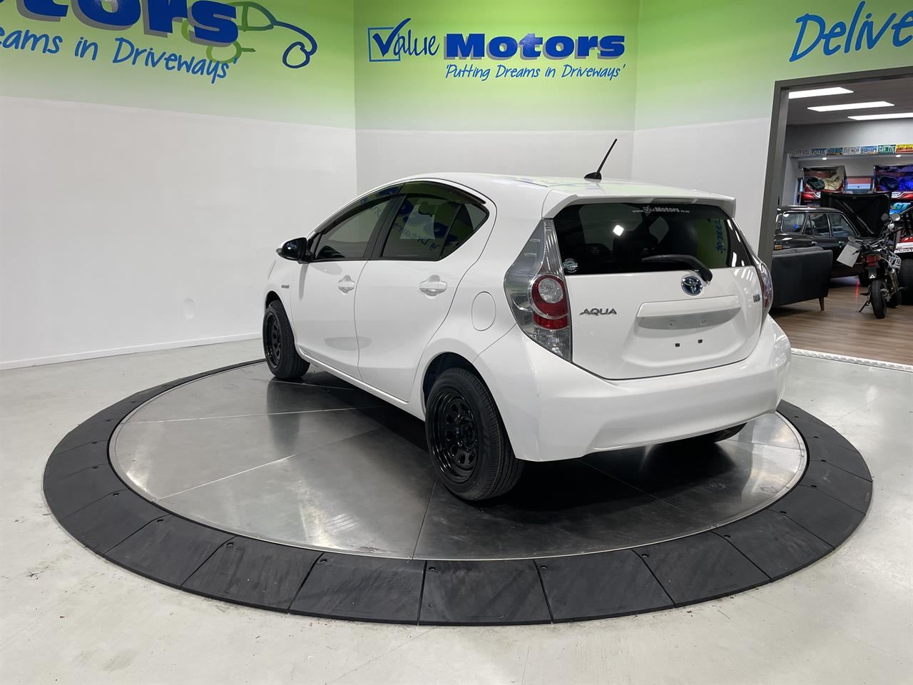 Vehicle image 5