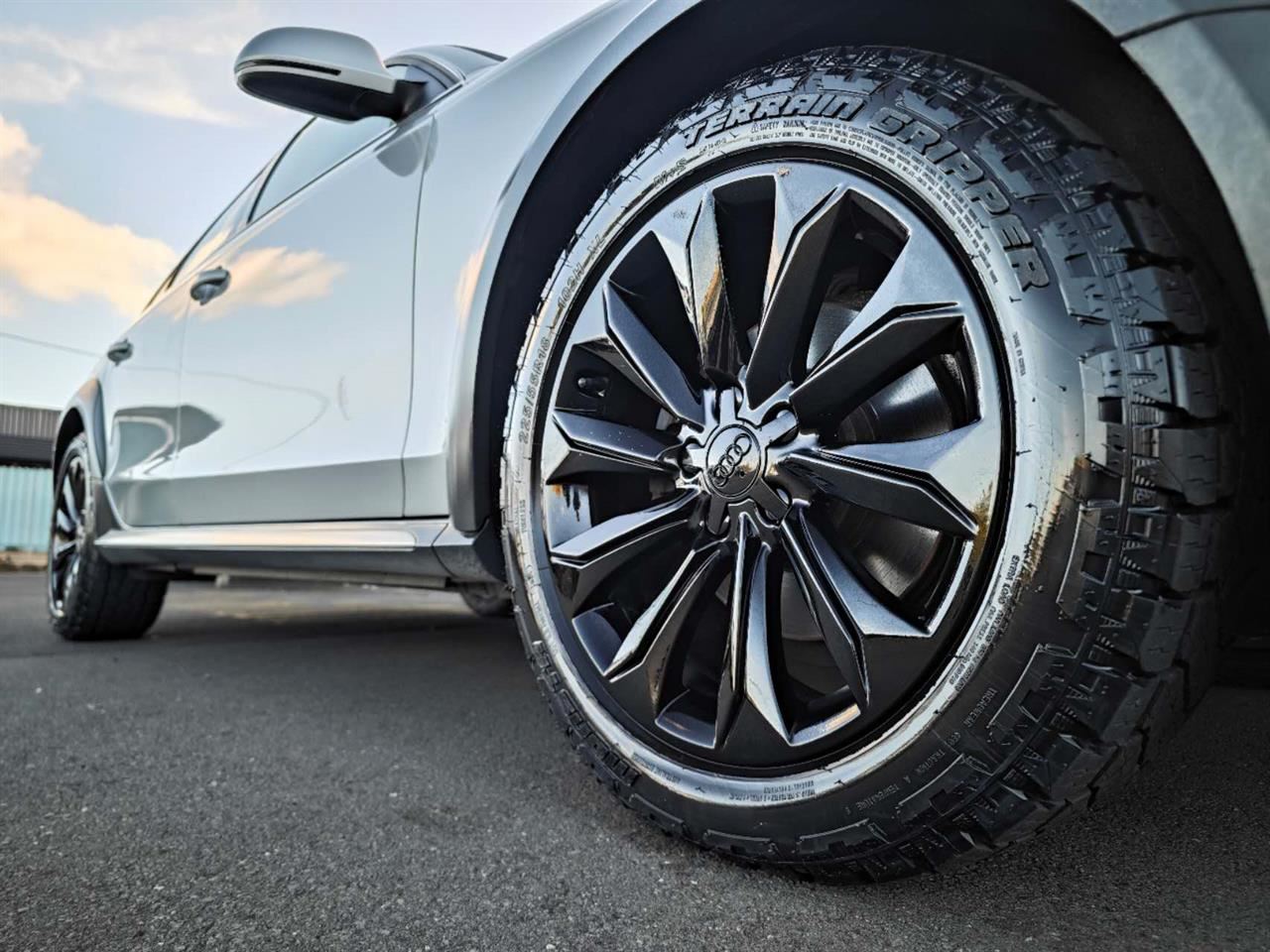 Vehicle image 4