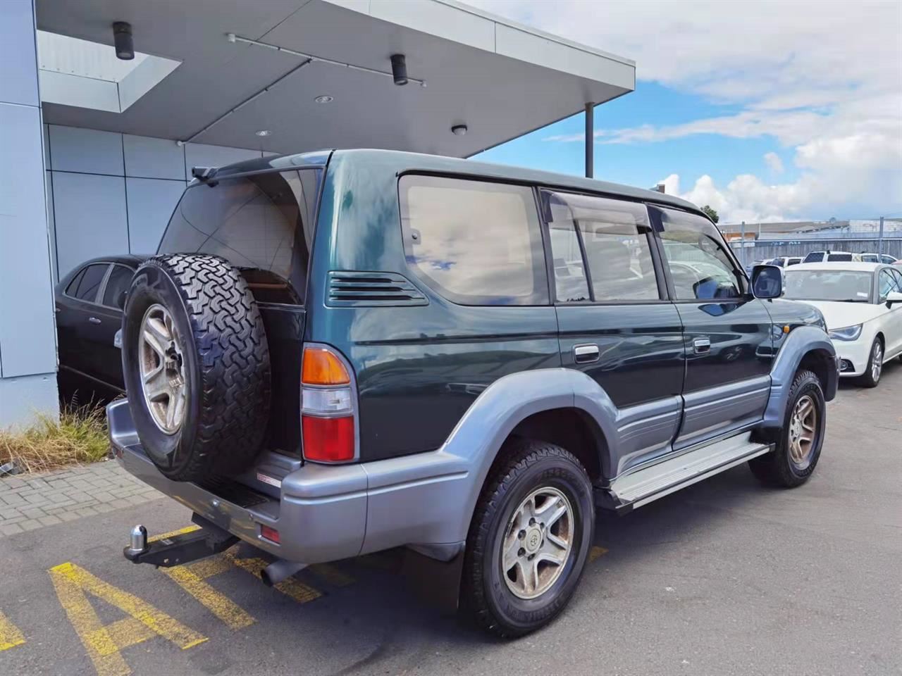 Vehicle image 4