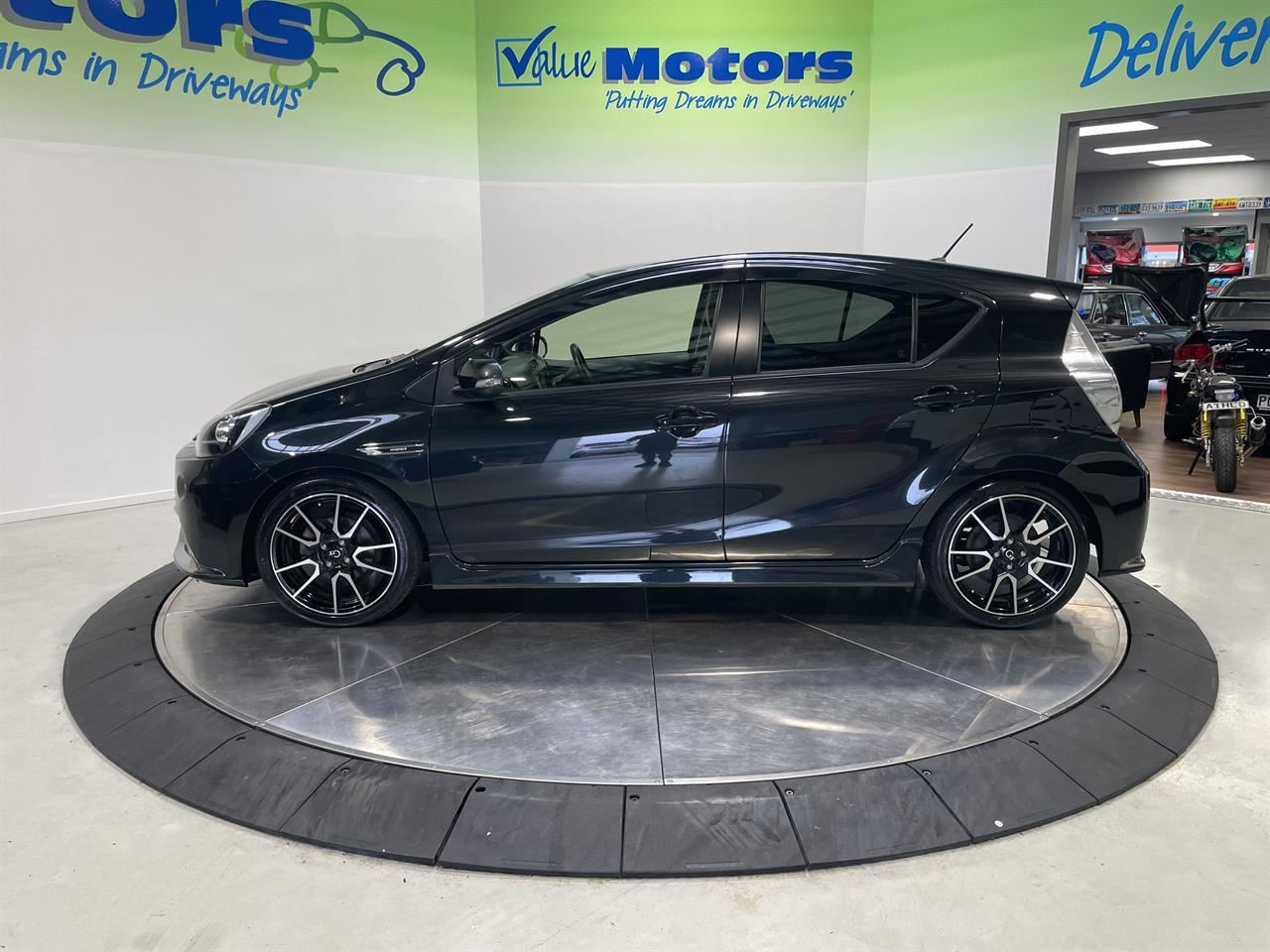Vehicle image 4