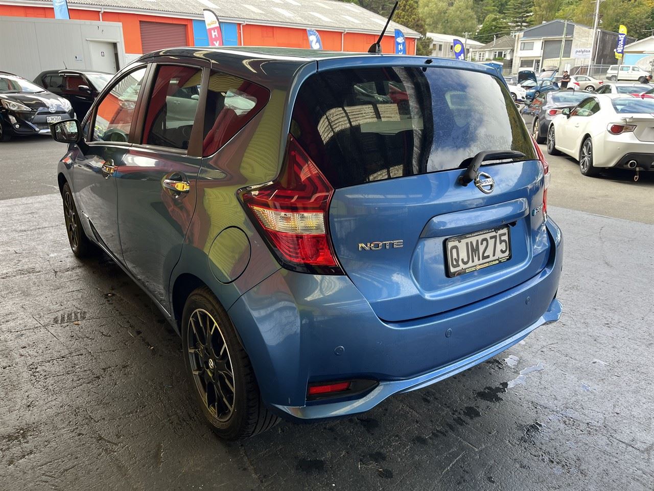 Vehicle image 4