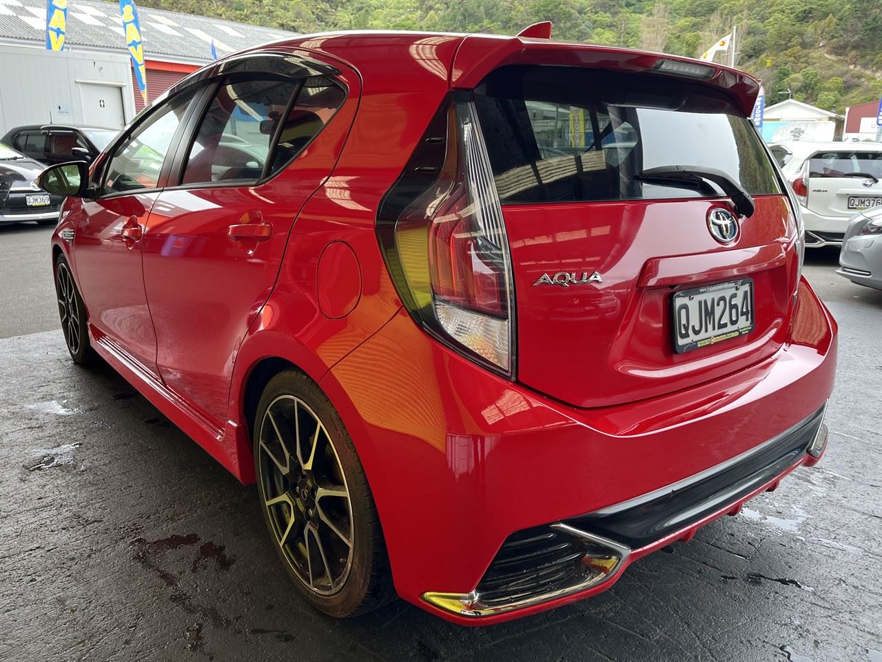 Vehicle image 4
