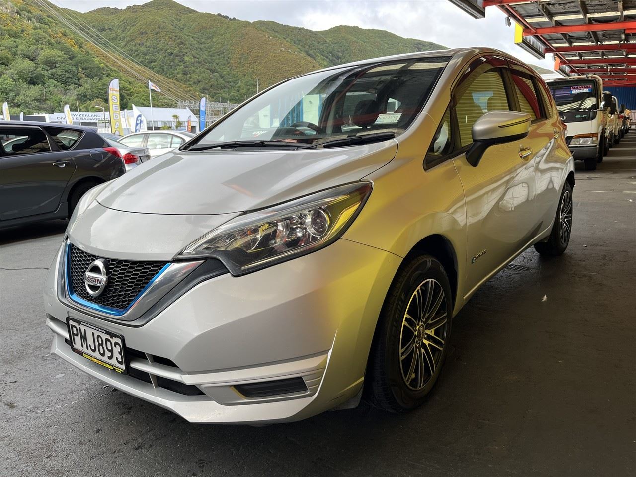 Vehicle image 3