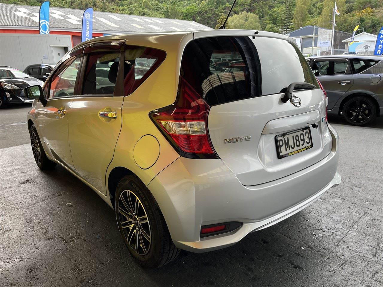Vehicle image 4