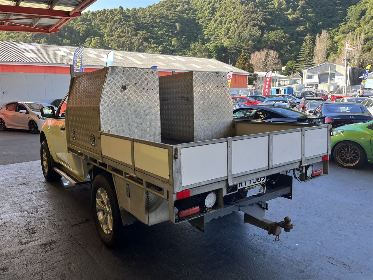 Vehicle image 4