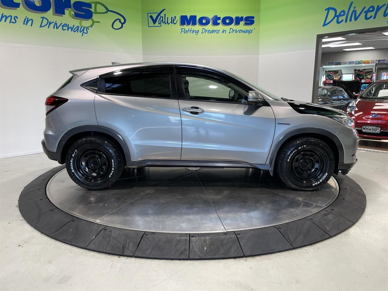 Vehicle image 4