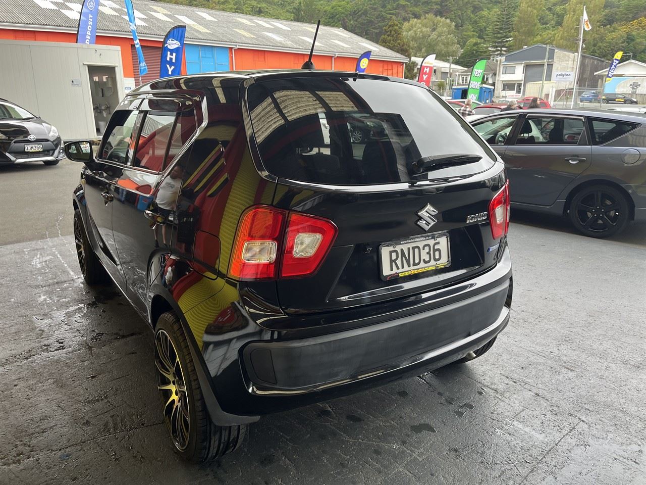 Vehicle image 4