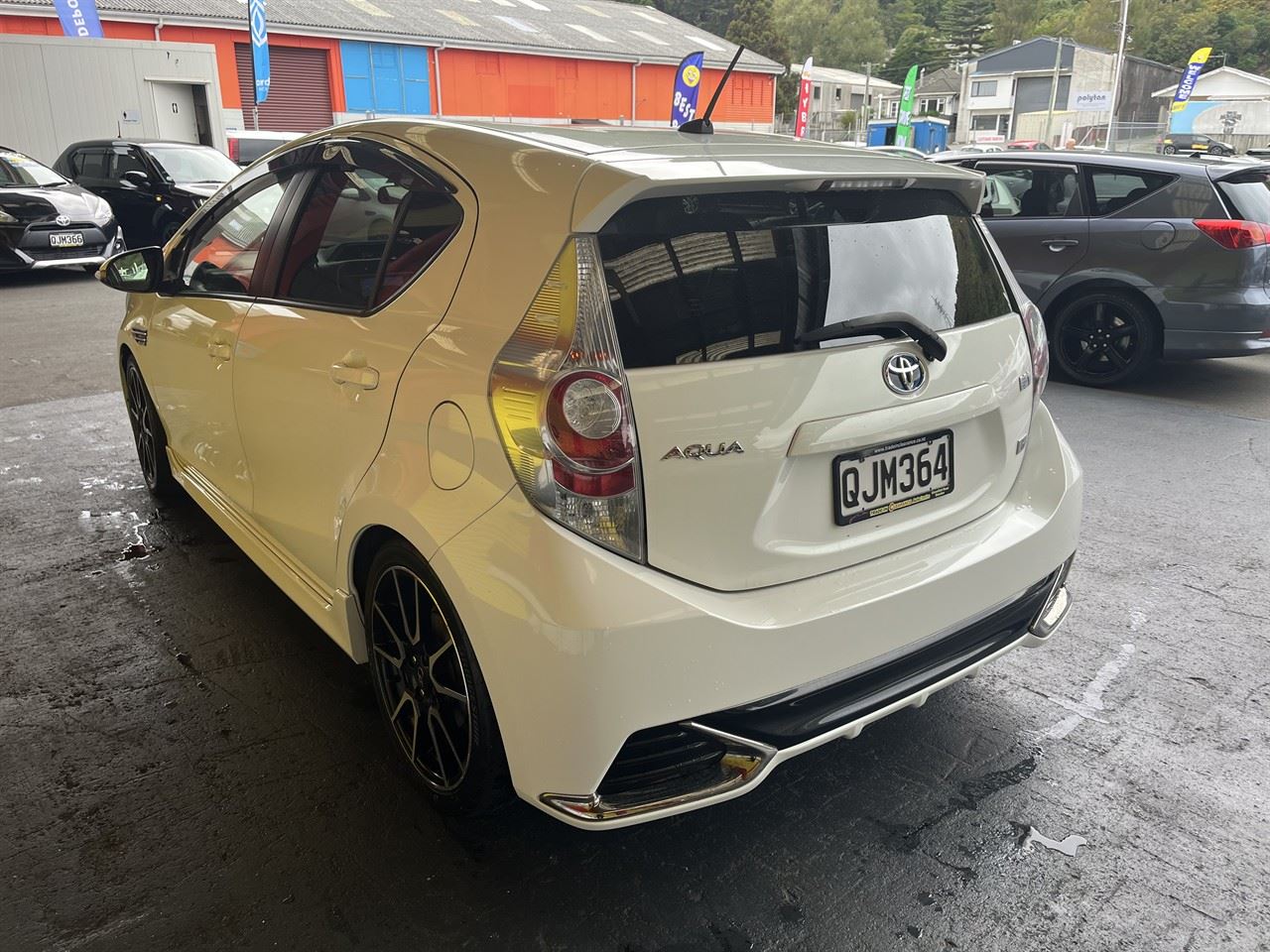 Vehicle image 4
