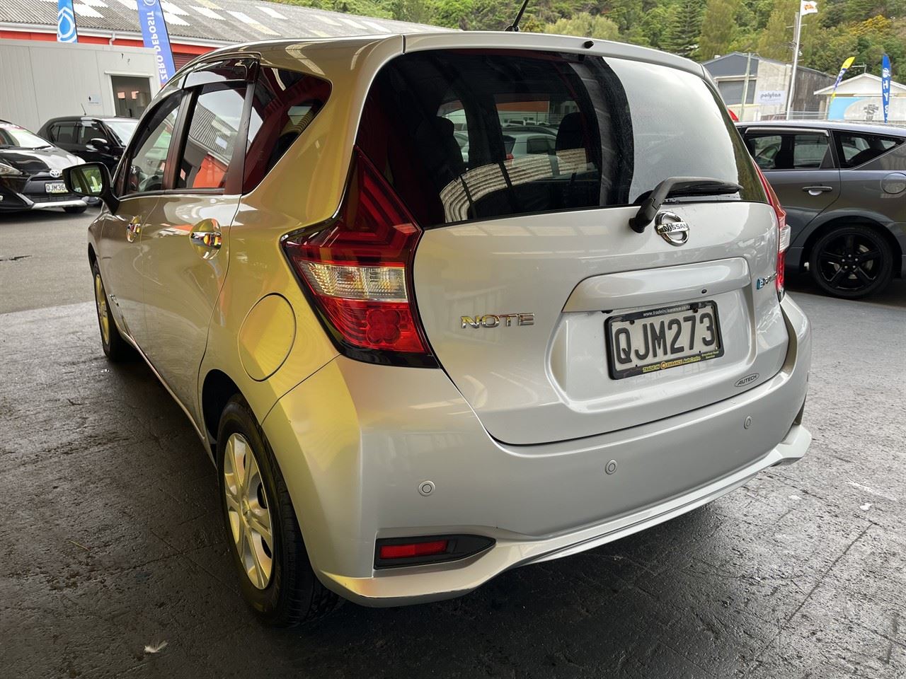Vehicle image 4