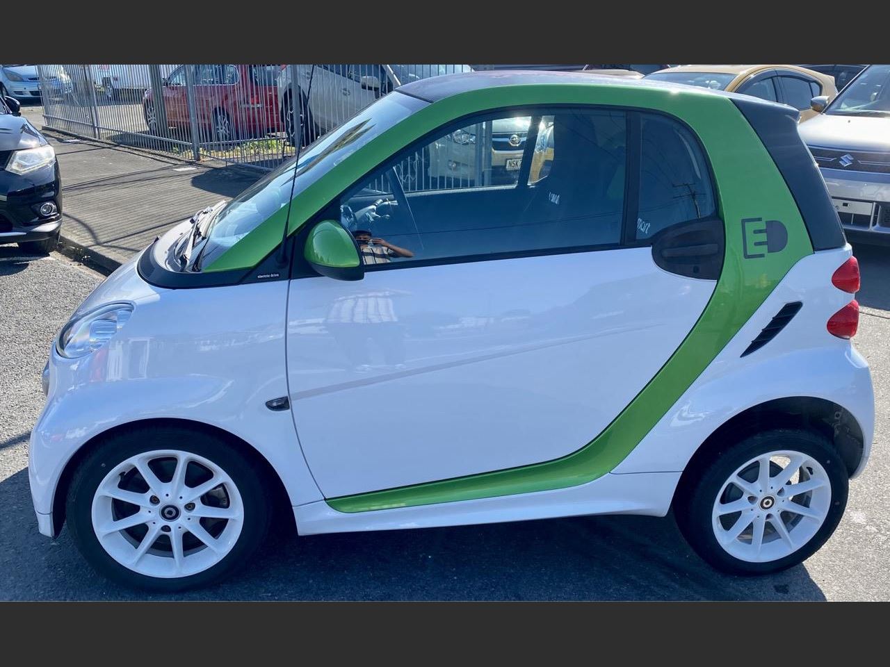 Vehicle image 3