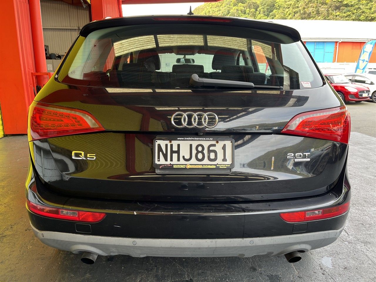Vehicle image 5