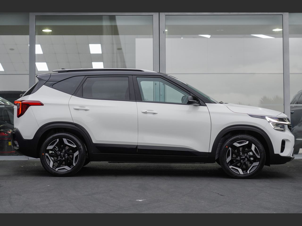 Vehicle image 3