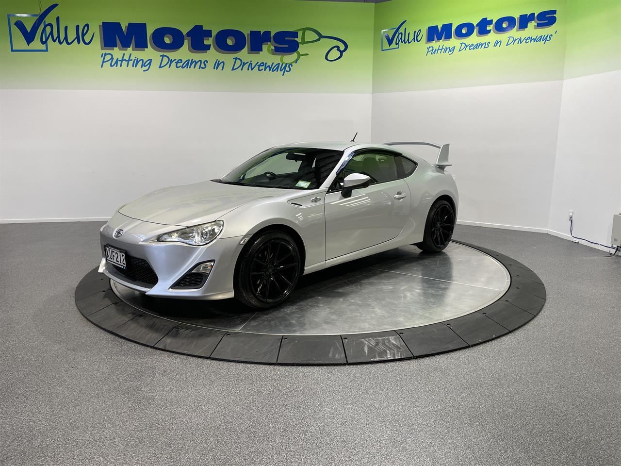 Vehicle image 4