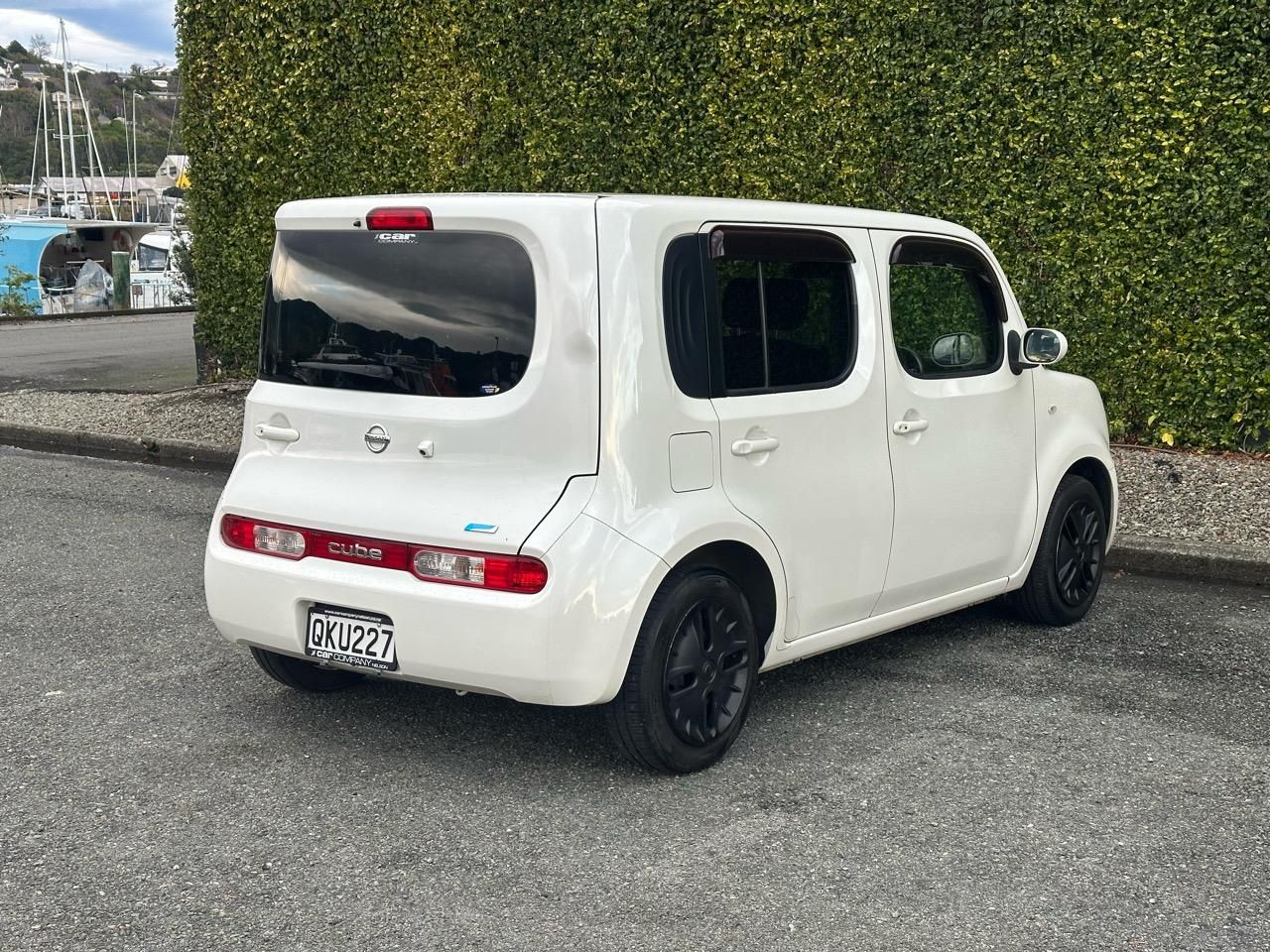 Vehicle image 3