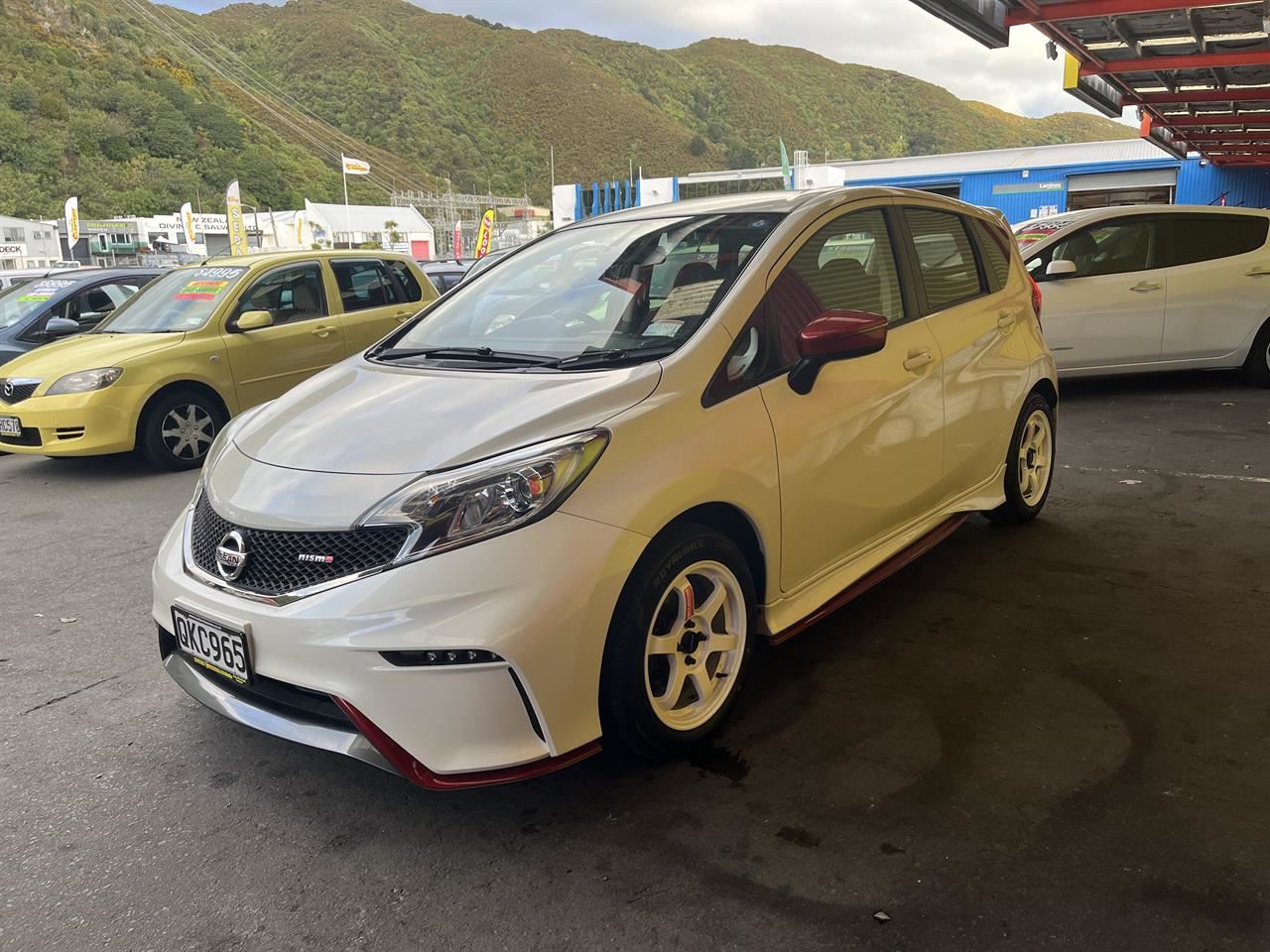 Vehicle image 4