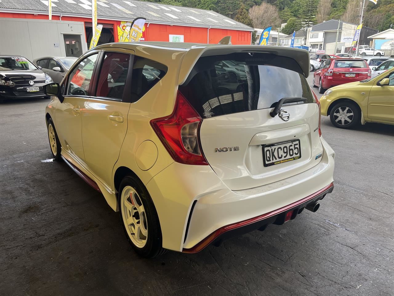 Vehicle image 5